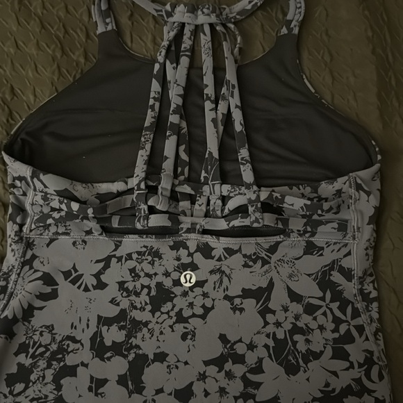 EUC! Efflorescence Nebula blackLULULEMON SLIDE WITH ME TANK - Picture 5 of 8